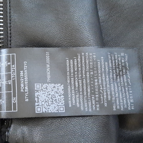 🔥🔥🔥SALE🔥🔥🔥Guess 3/4 Faux Leather Pants - Picture 5 of 5
